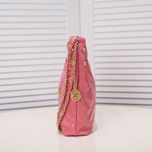 シャネルバッグ背面デザイン